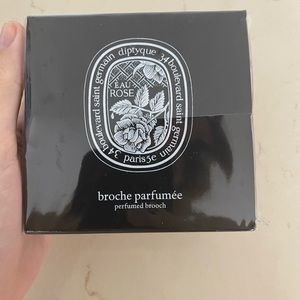 Eau rose parfumed broch